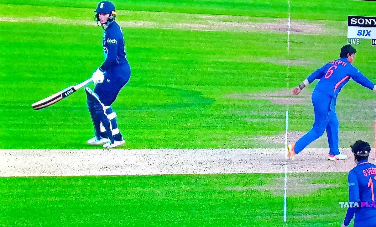Why only Indians Always do this shit? 
-
This is unprofessional and unethical from Neepti Sharma.
-
Learn some Spirit Of Cricket.
 #DeeptiSharma
#ENGvsIND #ENGWvsINDW