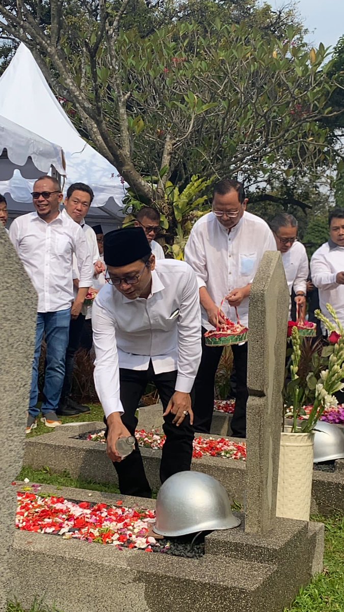 #GotongRoyongGusMuhaiminPuan