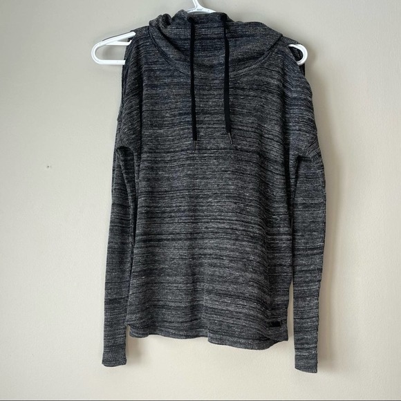 radames40003789's tweet photo. So good I had to share! Check out all the items I'm loving on @Poshmarkapp #poshmark #fashion #style #shopmycloset #calvinklein: https://t.co/pxfn10HGPF https://t.co/A11qG9puMO