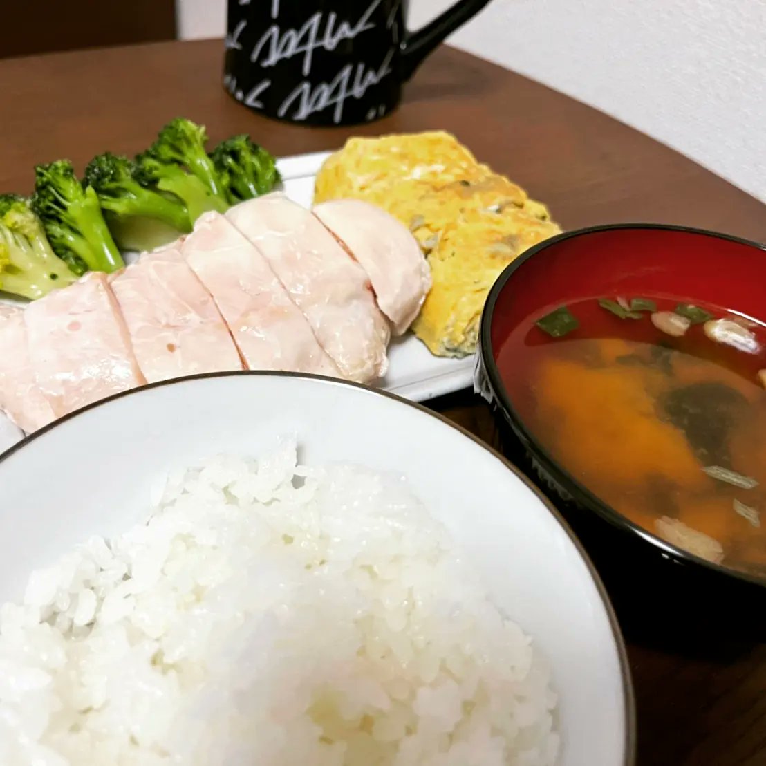 KAZFITNESS2's tweet photo. 最近は卵を沢山使うことがおおい
卵は必須アミノ酸スコアが100の最強食材！
必須アミノ酸スコアは簡単にいうと、全ての必須アミノ酸の量を満たしている食材の事で100はMAXの数値！
つまり卵最強！笑
でも脂質もほどよく含まれているので、使いすぎは注意！
#筋トレ #ダイエット #増量 #フィジーク https://t.co/tbuJYOM6BA