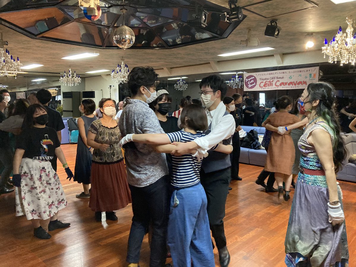 setdancepal's tweet photo. ラスト！4th Ceili！
最高の盛り上がりだったな〜！
2バンドの音に包まれた空間、幸福。
Plainの終わりから信濃の国でうるっとしちゃった。
主催の皆様、TCB、BBCB、ダンサーのみんな、ありがとう！！

Sliabh Luachra/Merchant/North Kerry/Connemara/Caledonian/BB Jig/Plain

#FisdaN #FisdaN2022 https://t.co/ZkIq10Sxc9