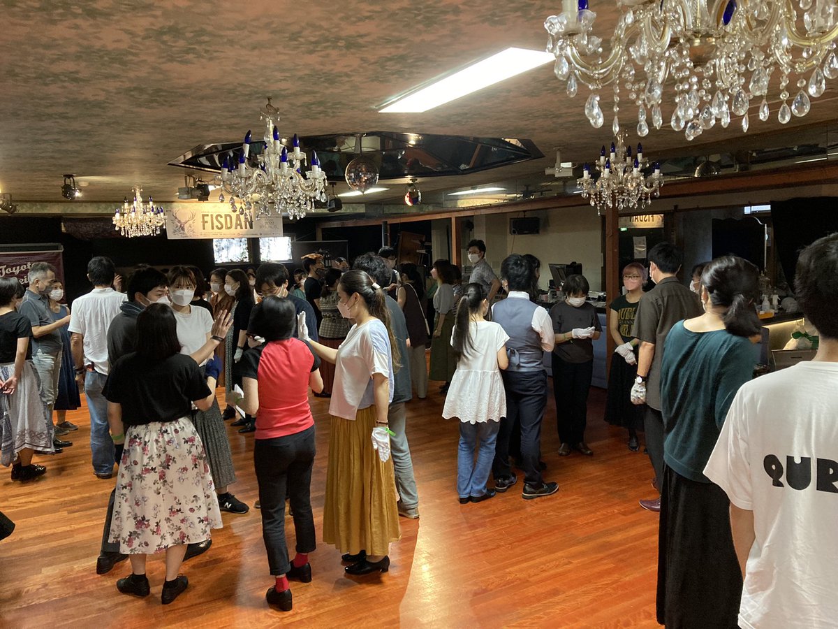 setdancepal's tweet photo. ラスト！4th Ceili！
最高の盛り上がりだったな〜！
2バンドの音に包まれた空間、幸福。
Plainの終わりから信濃の国でうるっとしちゃった。
主催の皆様、TCB、BBCB、ダンサーのみんな、ありがとう！！

Sliabh Luachra/Merchant/North Kerry/Connemara/Caledonian/BB Jig/Plain

#FisdaN #FisdaN2022 https://t.co/ZkIq10Sxc9