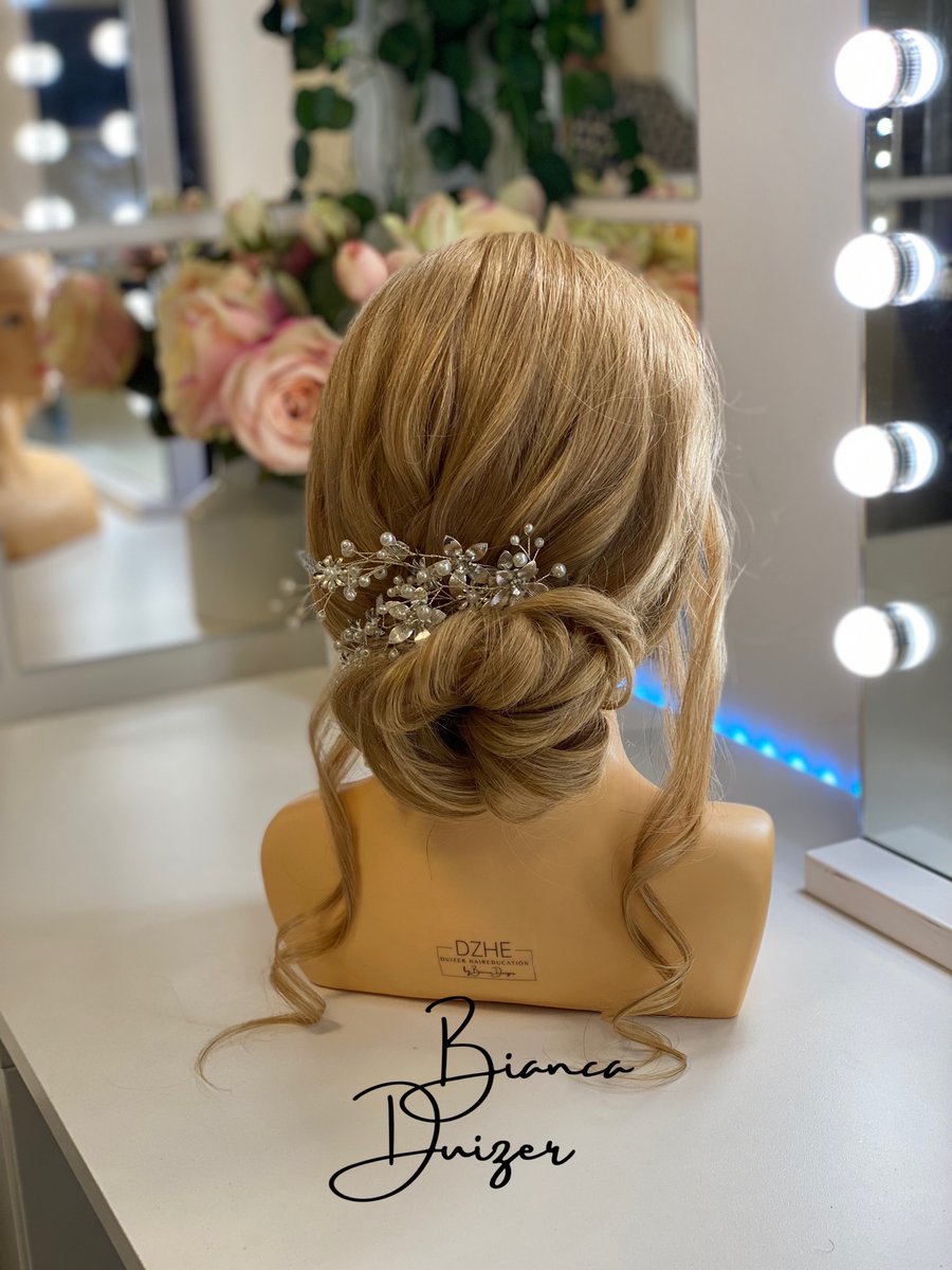 BiancaDuizer's tweet image. Wil jij samen met mij 3 dagen lang bruidskapsels maken? 
Alleen 21,22,23 November kan dat dit jaar nog: Ook jij kan het beste worden in wat je doet. 
Education is power. 

dzhe.nl/product-page/2…

#bruidskapsel #kapperstraining
 #hairacademy 
#kapster
#kapsalon