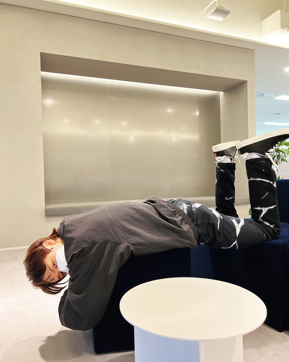 marklee_france's tweet photo. 📸 | 25092022

#MARK a posté hier des photos de lui dire son Instagram 💚

"Seul au bureau. Il s'agit de qui vous êtes lorsque vous vous retrouvez seul. Je suis curieux."

 🔗 https://t.co/w4zQaiZHHI

#MARK #마크 #NCT #NCT127 #NCT127_질주_2Baddies 
© onyourm__ark
#Dee https://t.co/ENM3bKCMYU