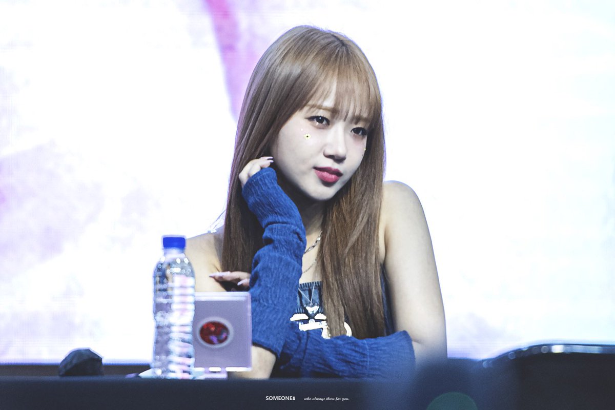 yoovjung's tweet photo. SOMEONE_1112:220923 메이크스타 팬사인회 

제일 예뻐 진짜

#최유정     #CHOIYOOJUNG     
#Sunflower #선플라워    #Sunflower_PEL      
#WekiMeki https://t.co/s59b1BYF8f