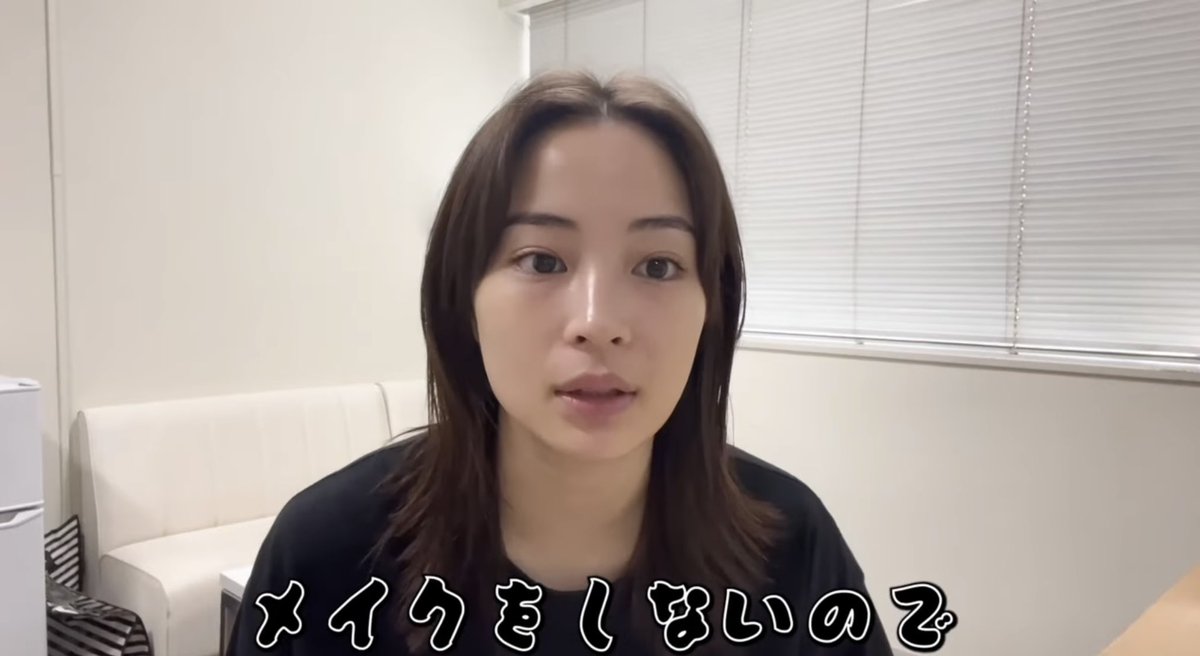 おっ広瀬すずちゃんのメイク動画や オープニングはメイク後に撮ったのかな 広瀬すず まずは下地を塗ります Togetter