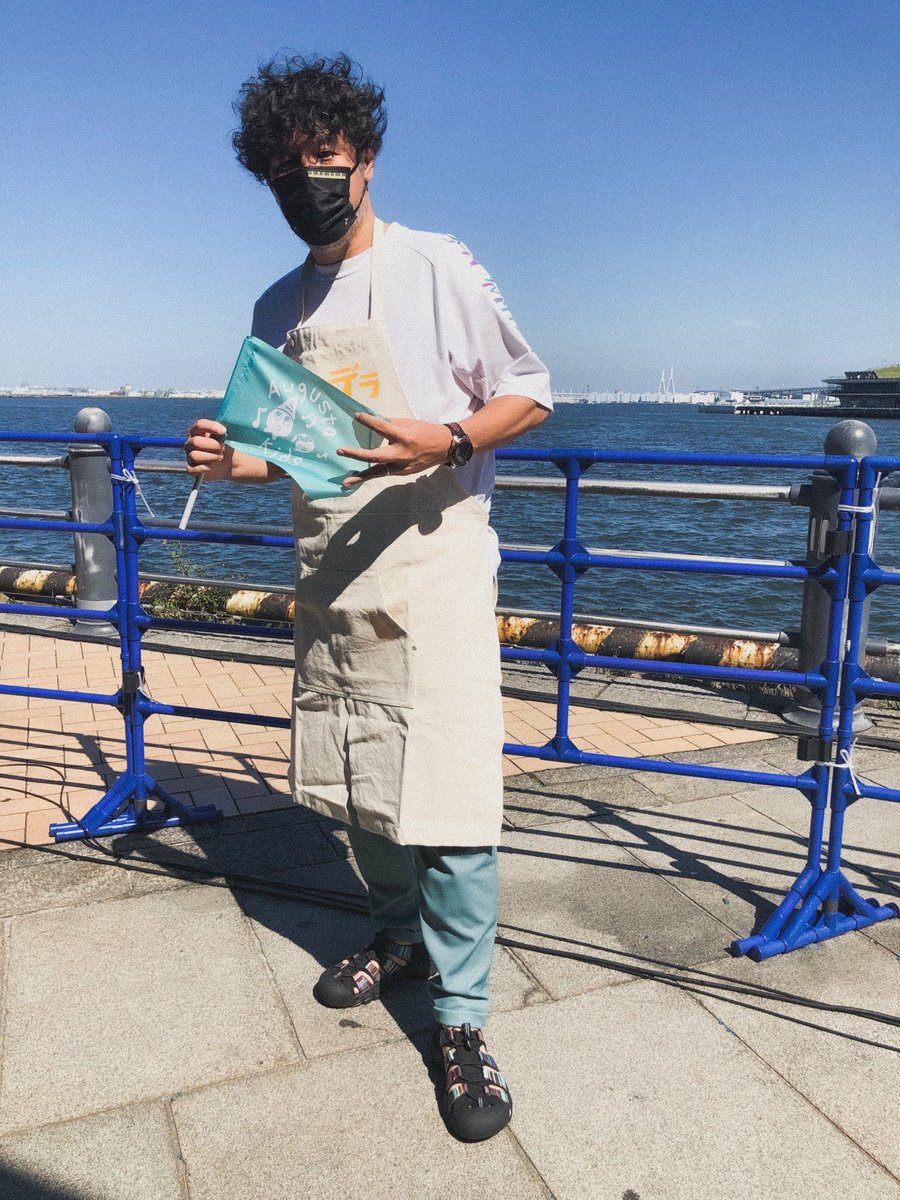 sukima_official's tweet photo. #KEEN with #スキマスイッチ
@KEEN_Japan
@ac_camp
常田は #AugustaKids Presents
『#バックステージツアー』の後なのでエプロンコーデ👦👧 https://t.co/cHcIcZoTWe