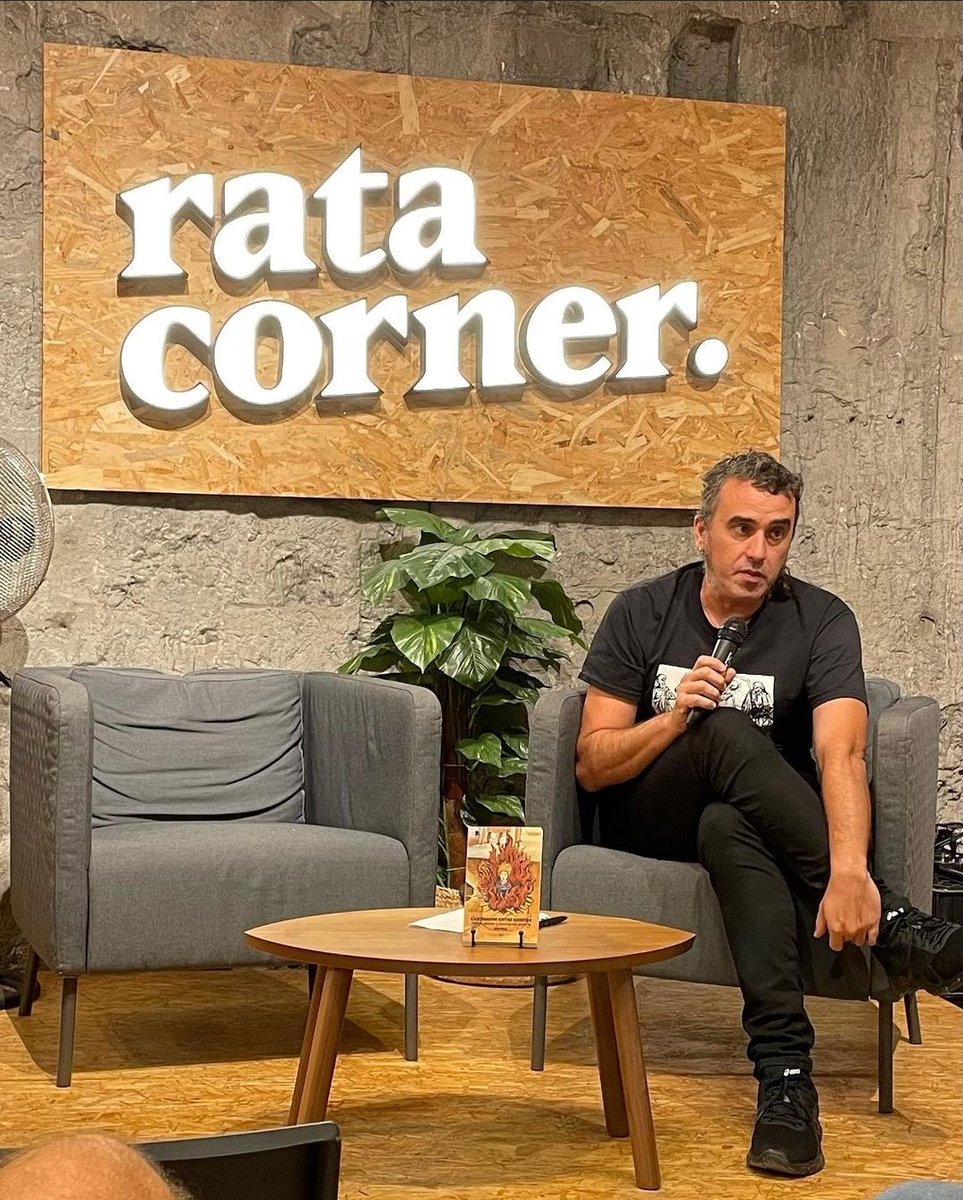 jmaizchacon's tweet photo. 24/9/22 Presentación de "Caminando entre aristas. Pobres, herejes y malditas del medievo" en @ratacorner, publicado por @PiedraPapelEd festival #literanit https://t.co/8k9oKhZhZx