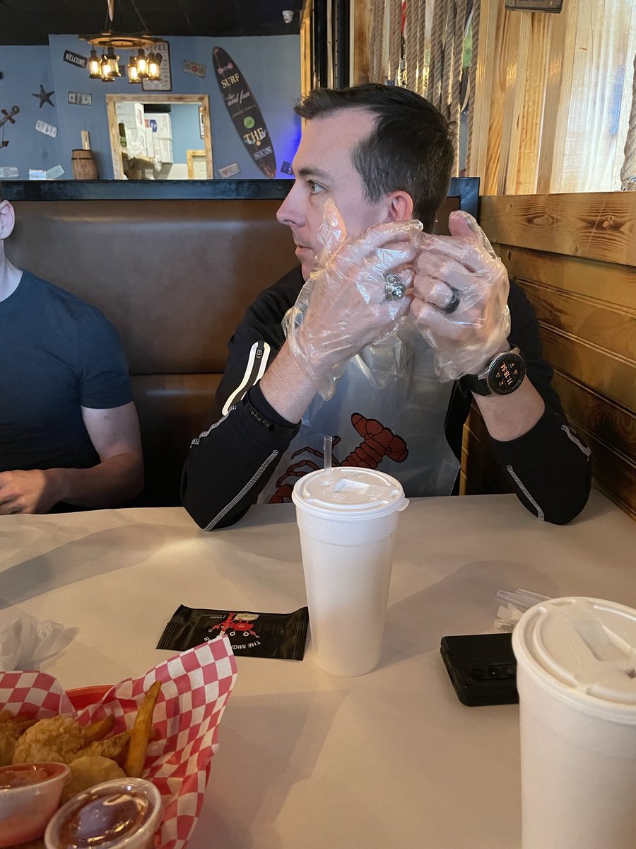 GIJoesNJane's tweet photo. Staff ride to #vicksburg complete. #seminar6 closed it out in fashion- with gloves and a bib! #schoolofadvancedmilitarystudies #AMSP #ATFQ https://t.co/wVAE7ue7ns
