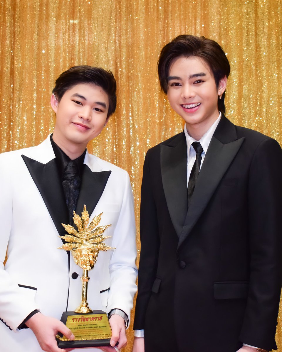 🎉 แสดงความยินดีกับ  “โฟล์ค-ภู” ได้รับรางวัล “นาคราช” ครั้งที่5 “สาขาคู่จิ้นดาวจรัสแสงดวงใหม่ยอดเยี่ยม” จากนิตยสาร “ดาราซุปตาร์ทีวี” 

#ดาราซุปตาร์ทีวี #ลักยิ้มของภู #Touchmyheartt #stmdthailand