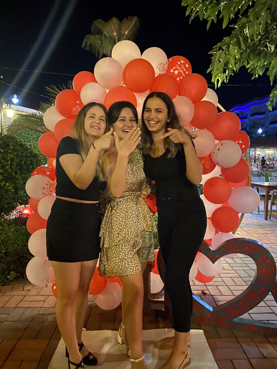 Nurrr_Sedaaa's tweet photo. Kıızzlaaarr 😍 ben elendim 🥹 
Yaniii she said yesss 🎉🥳 https://t.co/3s9VvoFVkH