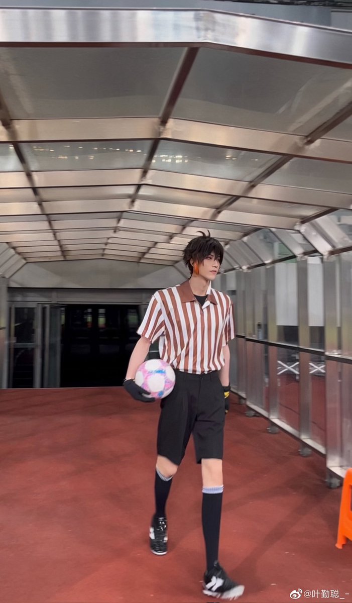 Childe851987541's tweet photo. The one who cosplay Zhongli in the Tivat football match! 
https://t.co/4WpkfFtGj9 https://t.co/6FnS1uvxJr