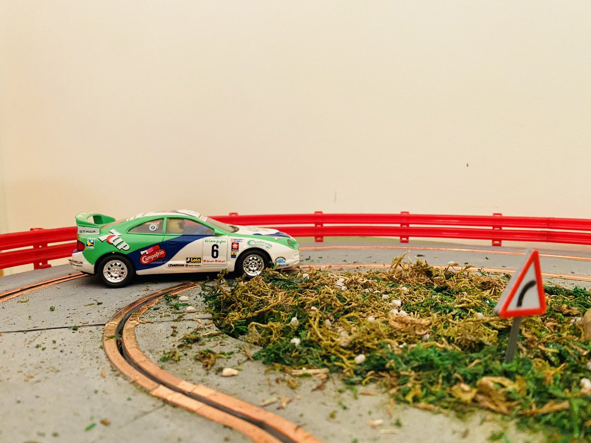 RasSlotExin's tweet photo. Ahora pasamos a decorar el tramo!! 

Espero que os valla gustando. 

🎶🎵🎶Pasito a pasito 🎶🎵🎶 

#Slot #modelismo #RasSlotHome #Scalextric #Exin #green #Vegetable #cerezo #slotcar https://t.co/TKuM2rhSbH