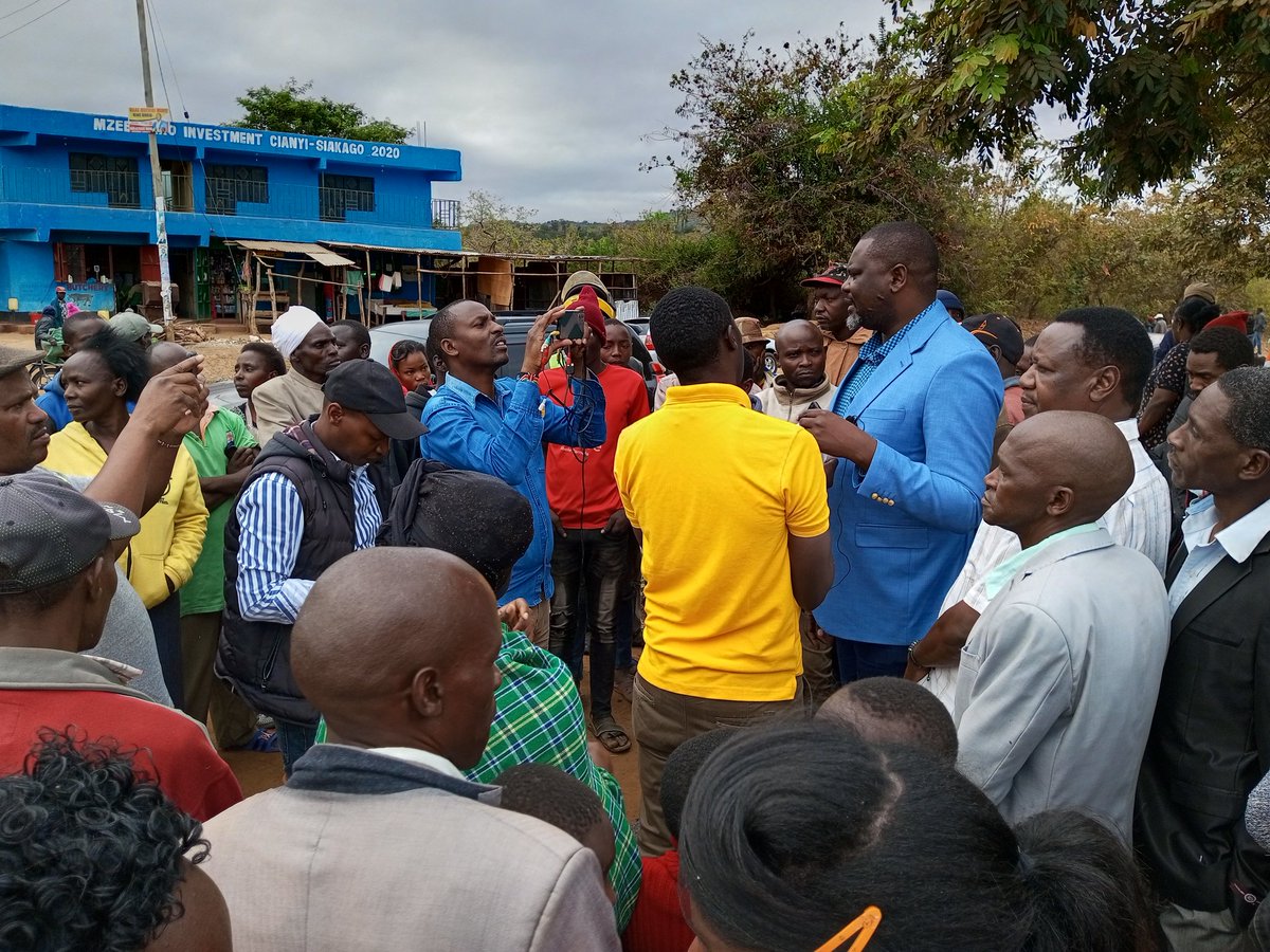 gk_ruku's tweet photo. Three people died last evening after consuming illicit (contraband) Santa King brew in Cianyi, Siakago, Mbeere N. A couple lost sight and more are hospitalized. Embu County Police Commandant, OCPD must take stern action against culprits and senior police officers involved. https://t.co/21P9d8iH45