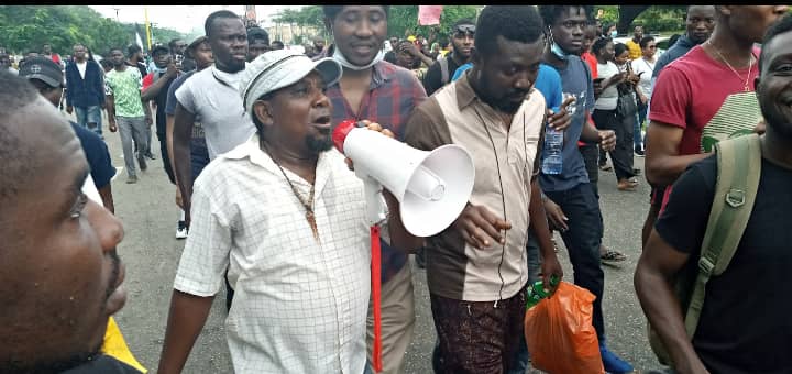 EndsarsUnited's tweet image. Yes the #EndSARS struggle was mostly organized by young people,but there were some elders that joined us in organizing,they were not intimidated or ashamed to identify with us. We know them,we respect them and we need them. #EndSARSMemorial2 we are coming.