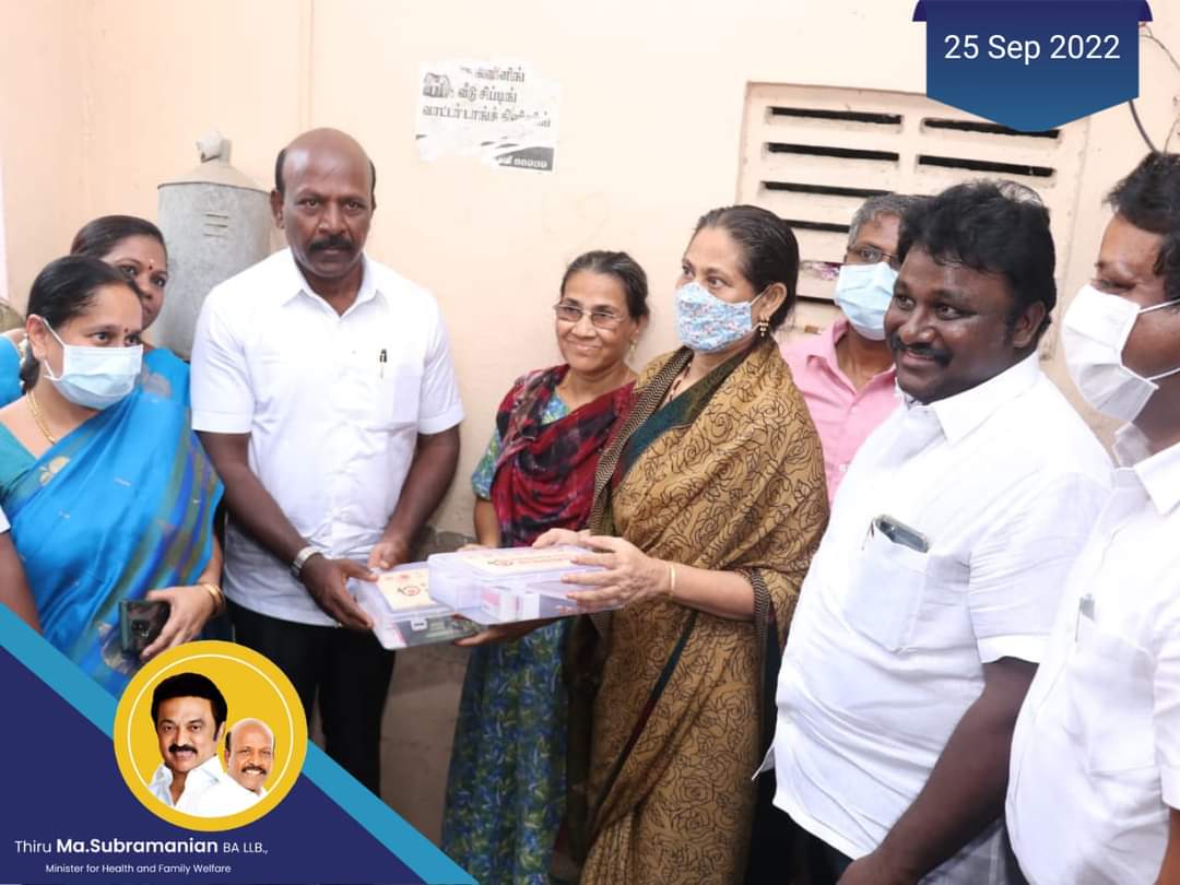 ibrahimbasha_89's tweet photo. இன்று 50,000 மையங்களில் நடைபெற்று வரும் 38வது சிறப்பு மெகா தடுப்பூசி முகாம்களை விருகம்பாக்கம் தொகுதியில் ஆய்வு மேற்கொண்டு பத்திரிகையாளர்கள் சந்திப்பில் மாண்புமிகு அமைச்சர் @Subramanian_ma
அவர்கள்.#masubramanian #TNHealthminister #MegaVaccinationDrive #25thSeptember22 https://t.co/caE0BawRGF