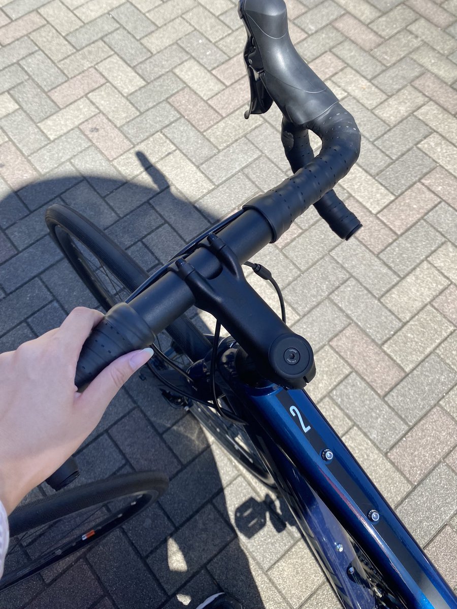 NatsuTrek's tweet photo. ロードバイク6回目？買い出しのため���ロードバイクに乗ってきました🥰🙌ママチャリだと往復1時かかってたけどロードバイクだと往復40分くらい？で行けるように！もう少し早く行ける気もする🤔天気良くて楽しかった！
今日もお尻は痛かったけど、なんかもはや私の骨がおかしいのでは？と思ってきた🤣 https://t.co/KsayCNIcHk