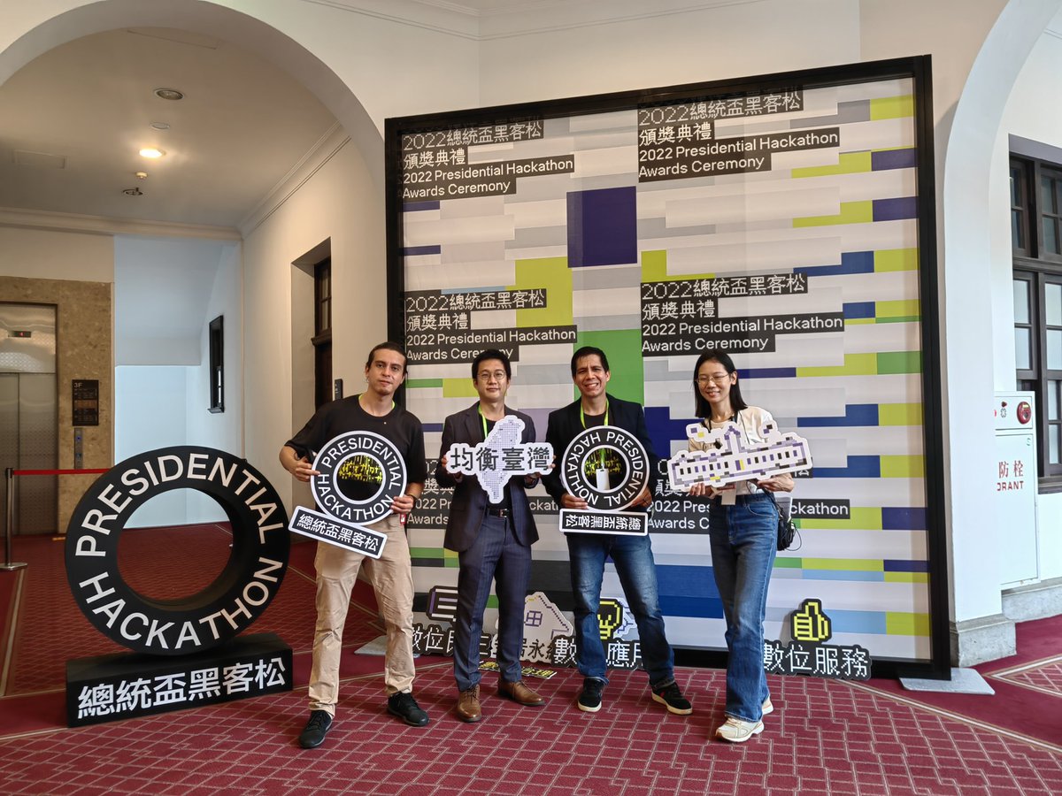 jrodriguezesp's tweet photo. #Taiwan 2022Presidential #Hackathon award ceremony.  We are very proud to be part of the Office Farmers Excellence Team. #TaiwanICDF @hugodoradob @CGIARclimate @BIOVINTCIAT_ENG #ClimateAction #PHIT2022 @TAIWANmoda @MOFA_Taiwan https://t.co/kxeeTEyMYi