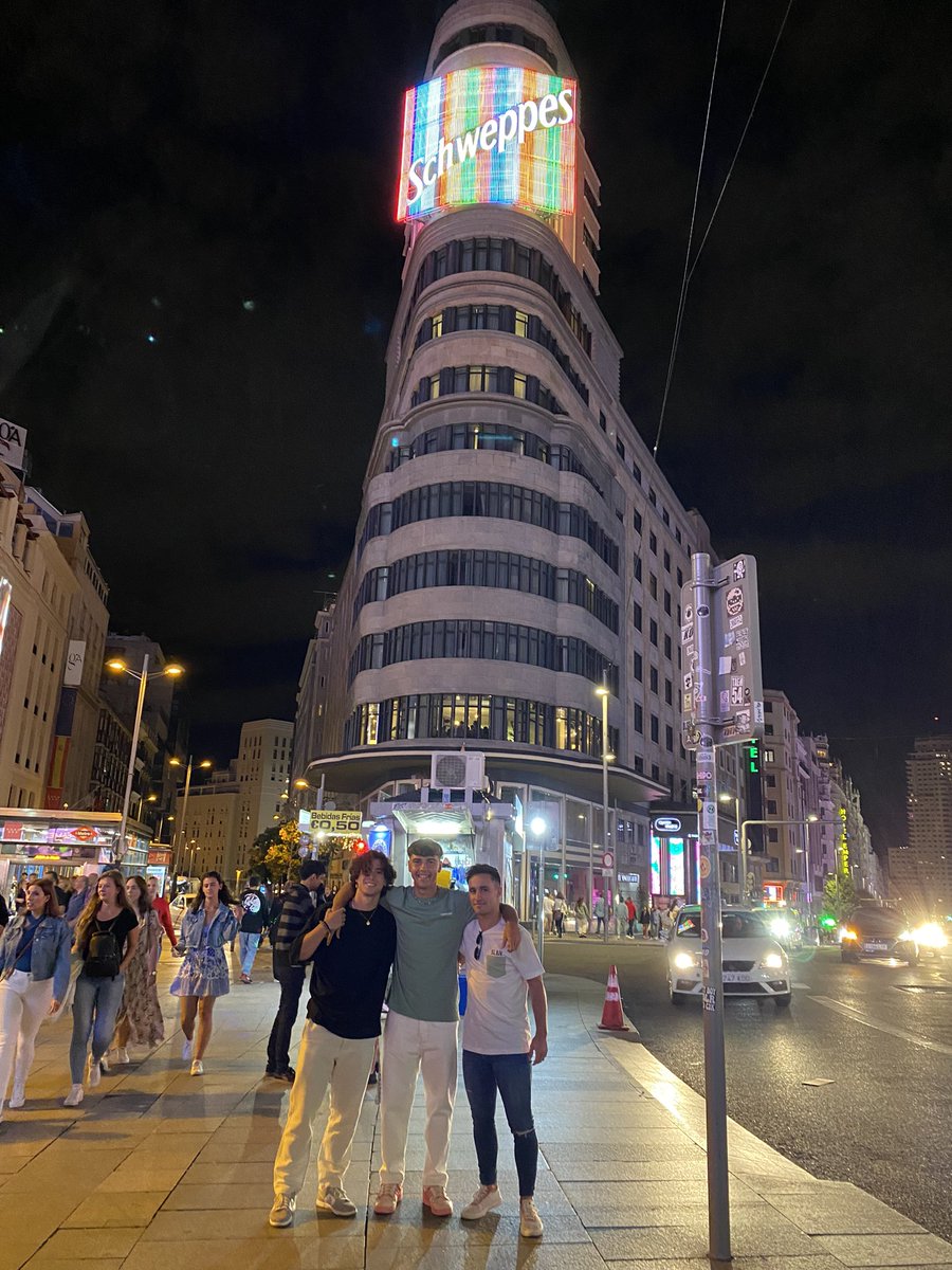 Diegoosanchez07's tweet photo. enseñar Madrid a mis jinenses fav <3 https://t.co/ISUk5SuQhl