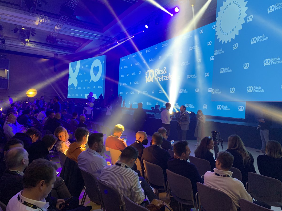 MicrosoftDE's tweet photo. Bald geht es los: Arnold @Schwarzenegger eröffnet die @BitsAndPretzels und wir sind mit dabei. Ihr findet uns auf der #Microsoft #GoldStage der #Bits22. Dort könnt ihr sehen, wie cool es ist, ein #MicrosoftStartUp zu sein. CU there! 👋🏻 #BitsAndPretzels https://t.co/KVfLXy3Tks