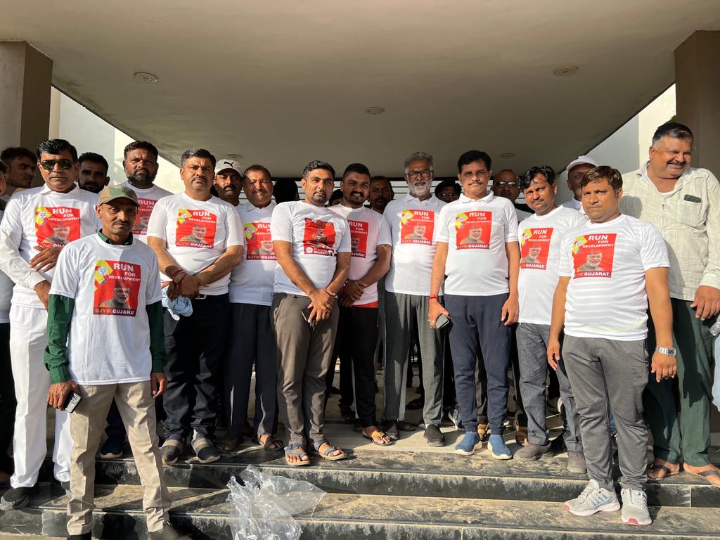 sharadsampariya's tweet image. પંડિત દીનદયાલ ઉપાધ્યાયજીની જન્મજ્યંતિ નિમિતે તેમજ ભારતના યશસ્વી પ્રધાનમંત્રી શ્રી નરેન્દ્રભાઈ મોદી સાહેબના જન્મદિવસના #SevaPakhwada અંતર્ગત આજે થરા શહેર #BJYM દ્વારા #RunForDevelopment મેરેથોન યોજાઈ. @kpvaghelabjp @DrPrashantkorat @NareshDesai_ @SagarChaoudhary  @sanghaviharsh