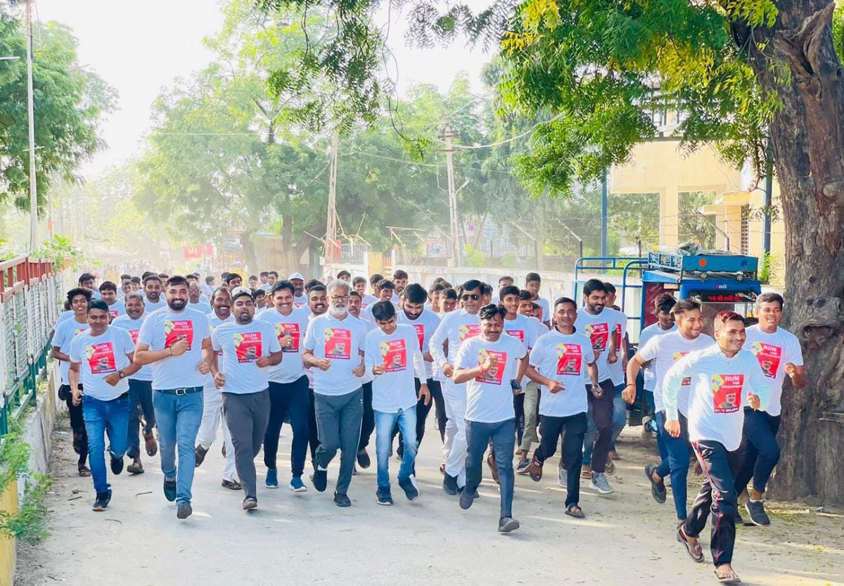 sharadsampariya's tweet image. પંડિત દીનદયાલ ઉપાધ્યાયજીની જન્મજ્યંતિ નિમિતે તેમજ ભારતના યશસ્વી પ્રધાનમંત્રી શ્રી નરેન્દ્રભાઈ મોદી સાહેબના જન્મદિવસના #SevaPakhwada અંતર્ગત આજે થરા શહેર #BJYM દ્વારા #RunForDevelopment મેરેથોન યોજાઈ. @kpvaghelabjp @DrPrashantkorat @NareshDesai_ @SagarChaoudhary  @sanghaviharsh