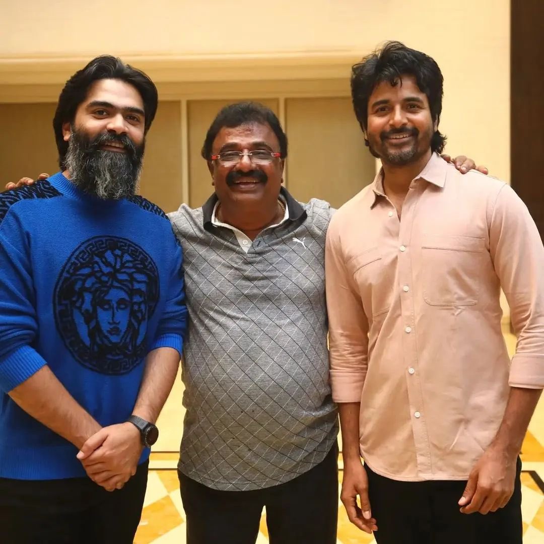 AtmanSquad's tweet photo. The KING 🖤👑Ātman👑🖤 with actir @Siva_Kartikeyan 😇; captain @menongautham 😇; Mahi Brother @MahatOfficial and Producer @IshariKGanesh at #VTKSuccessMeet

Ātman S❤️DR. @SilambarasanTR_ ❤️R’s
#SilambarasanTR ❤️T♾
#VendhuThanindhathuKaadu
We Love You Atman ❤️ https://t.co/vYTcYfsL43