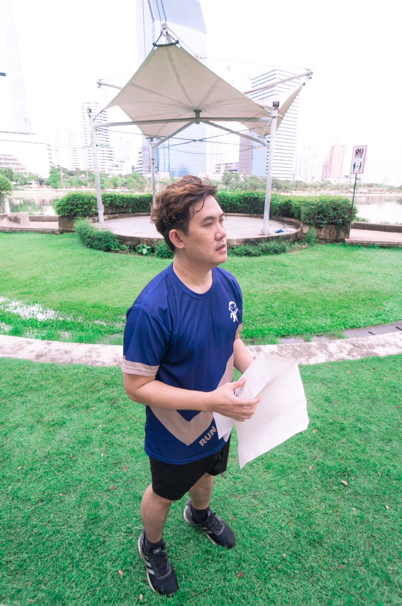 apinya_pub's tweet photo. ขอบคุณพี่มิก @Kumpol_tt พี่เป็นผู้จุดประกายกิจกรรม #MWADrunning ขึ้นมาค่ะ 

เราต่างรู้ว่ามันต้องยากแน่ๆ เพราะคอมมูเราเน้นกินมากกว่าเบิร์น แต่เพราะความตั้งใจ และใส่ใจ ก็เลยเกิดเป็นงานที่อบอุ่นนี้ขึ้นมาได้ 

ขอบคุณที่คอยสร้างพลังบวกให้กับคอมมูอยู่ตลอดนะคะ 😁

(รูปเหมือนจะหลับ 😂) https://t.co/CI6m60fVST