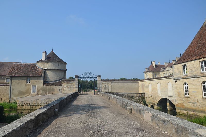 HISTOIRE_DU_VIN's tweet photo. Patrimoine de #CôteDOr. Château à #Talmay. Ruelle du Loup
Eléments protégés :
Château, communs, grille & jardin (cad. C 387 à 393) : classement par arrêté du 11-2-1993, rectifié par arrêté du 7-10-1993
Période de construction :
Second 18e
Jacques Louis DAVILER (architecte) https://t.co/cR2HFrVS8E