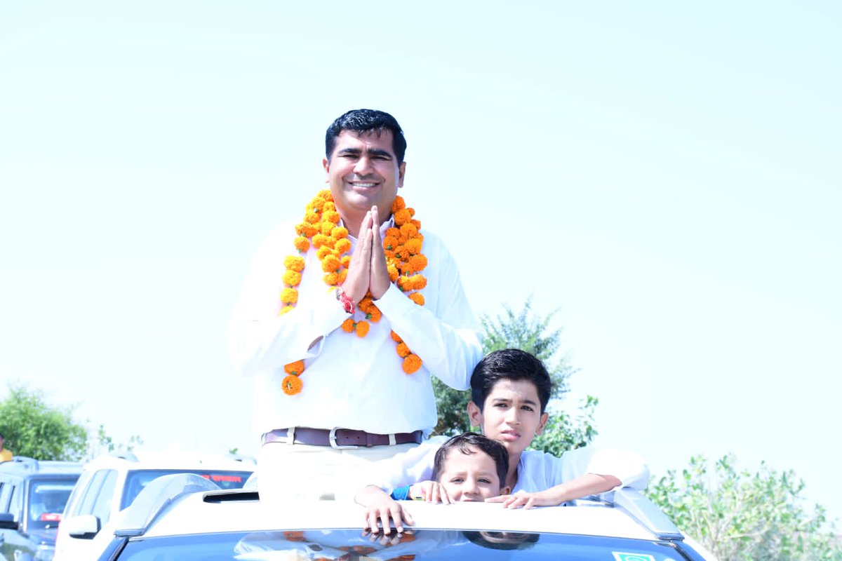 PRESIDENTBKN2's tweet photo. रेसला प्रदेश अध्यक्ष निर्वाचित होकर आज जन्मस्थली मेरे गाँव लालमदेसर बड़ा नोखा आगमन पर समस्त गांव वासियों द्वारा मान सम्मान दिया गया।
पूरे गाँव लालमदेसर बड़ा के युवाओँ, बुजुर्गों, माताओं, बहनों व प्यारे बच्चों आभार धन्यवाद।
@GovindDotasra @MohanSihag24 @RajCMO https://t.co/7zWjOJ7oKR