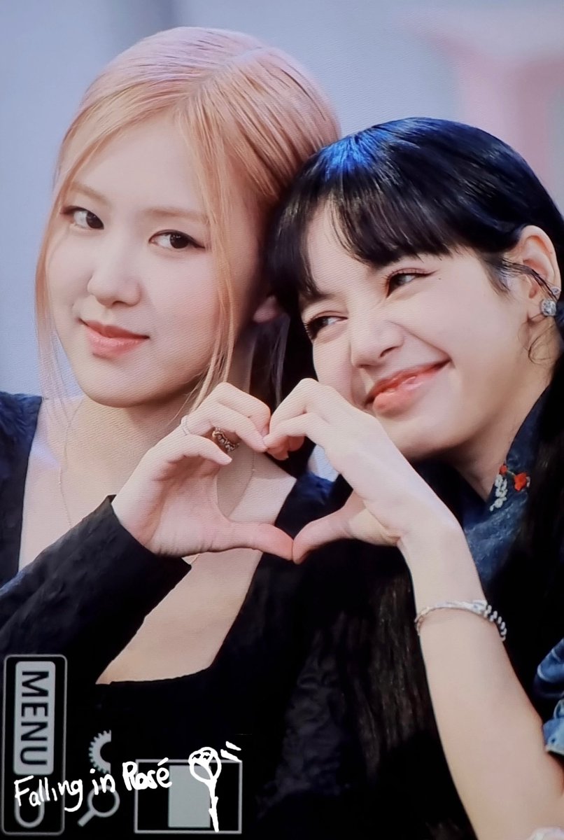 FALLING IN ROSÉ tweet media