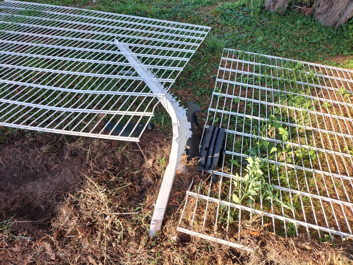 Ce weekend, nuit de la défonce en voiture à Salouël sur le chemin de la salle des Évents.. Fin de mariage à haut risque. Marre de toutes ces incivilités 😡 <a href="/darragon_franck/">Darragon Franck</a> <a href="/guillaumeduflot/">Guillaume Duflot</a>