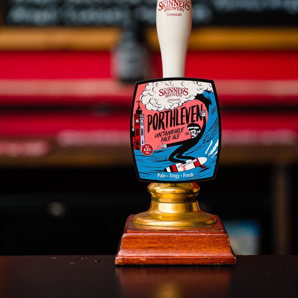 It’s Sunday, and a pint of Porthleven is called for! This premium, hoppy pale ale is always a welcome sight on bars across Cornwall and beyond. 

#porthleven #paleale #sundaypint #skinnersbrewery #caskisking #caskaleweek #standupforcask