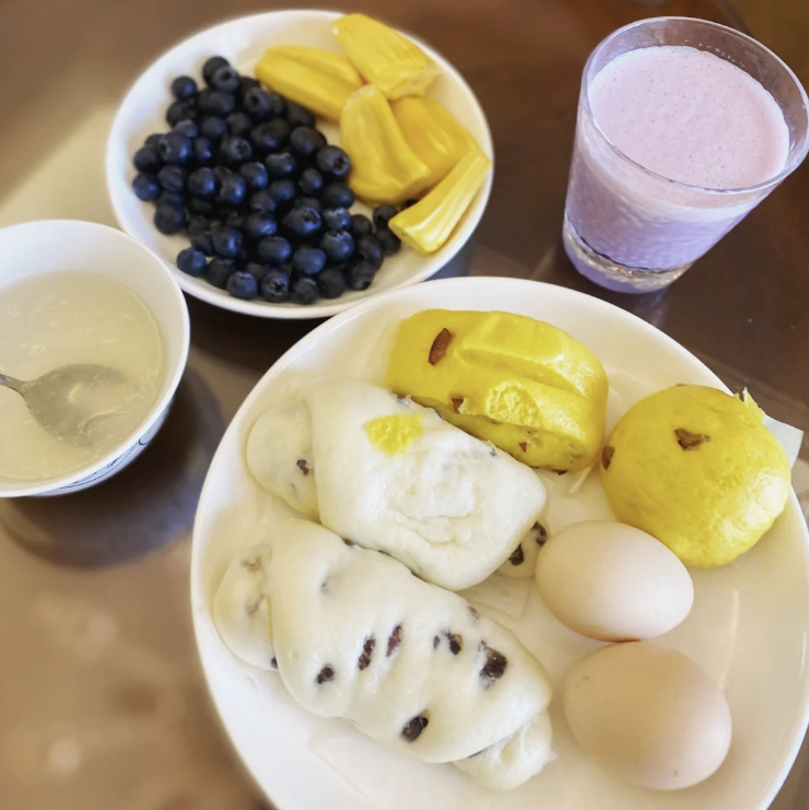 SuccessfulSunny's tweet photo. Simple and rich nutritious breakfast 🥰🥰 https://t.co/4POu1MLTnr
