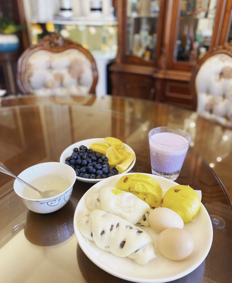 SuccessfulSunny's tweet photo. Simple and rich nutritious breakfast 🥰🥰 https://t.co/4POu1MLTnr