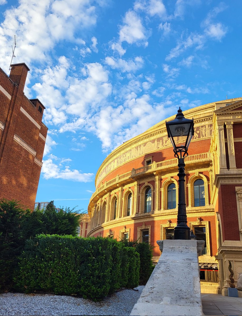 Maxine Kwok tweet media