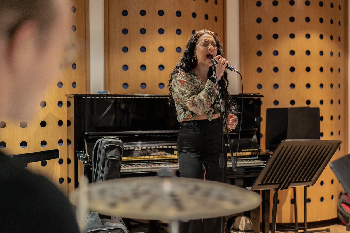 Leeds! We’re coming for you 👀 

Fancy catching up on some blues music? Come have a dance and a few beers with us at some of our upcoming shows 💙 link in bio - we’ll see you there!

#bluesmusic #leeds #bluesrock #ukmusic #diymusic #unsigned