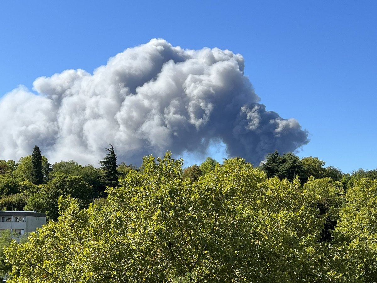 pacafou94's tweet photo. Incendie vu depuis VITRY https://t.co/toFi8Fhxmk