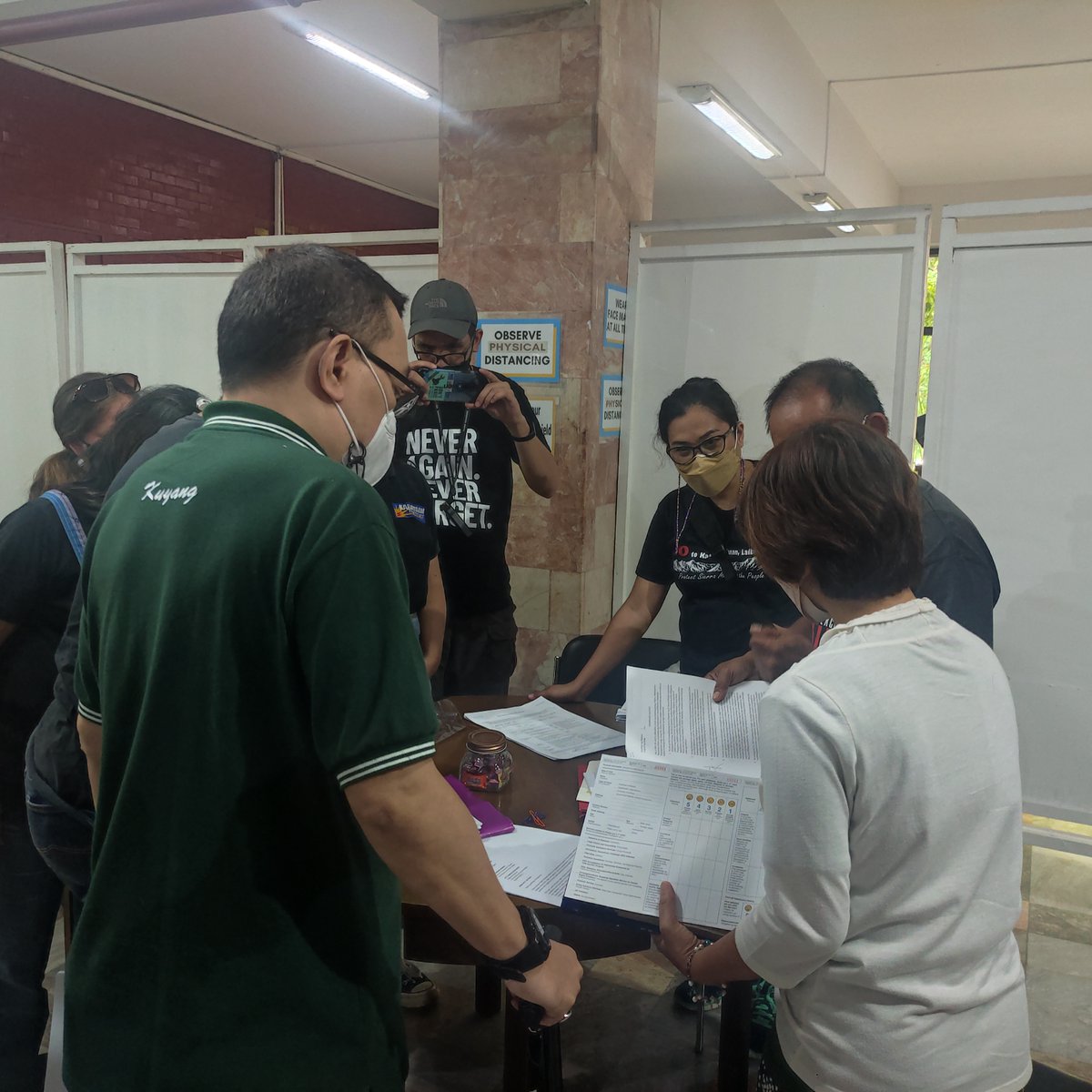 katribu_natl's tweet photo. ICYMI: Bago ang paggunita ng ika-50 anibersaryo ng Batas Militar, ang mga delegado mula sa rehiyon ng Ilocos ay nagpunta sa pambansang opisina ng Commission on Human Rights upang maghain ng kaso ng harassment laban sa mga pwersa ng estado.

#NoToRedtagging
#StopTheAttacks https://t.co/9TYh49tG8b