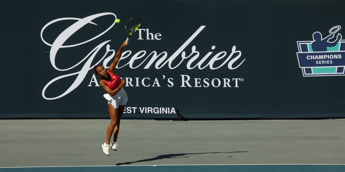 Leylah Fernandez hitting a serve at our event at The Greenbrier on Saturday!