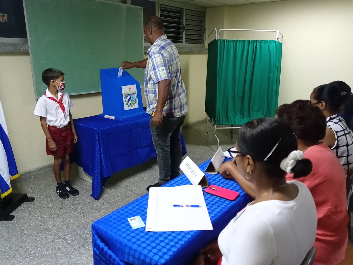 yoslainetpinar's tweet photo. Cuatro colegios electorales especiales de #PinardelRío acercan a los vueltabajeros la posibilidad de votar por el Código de las Familias. https://t.co/rn7ZGxWoE8