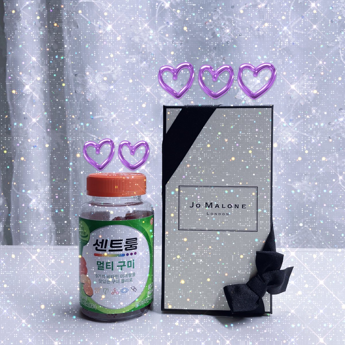 식충이 출간되고 나서 생각도 못 한 응원 쪽지를 받고 깜짝 놀랐었는데 한 익명의 독자님이 출판사를 통해 선물을 보내주셨어요.
감사 인사를 전할 길이 없어 트위터에 인증해 보아요. 너무나 사려 깊은 아이템들이라 감동이었어요. 비타민은 바로 섭취 중이고 핸드크림은 아까워서 못 열어 보겠네요.