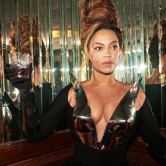 beyoncepress's tweet photo. 🚨 | @DailyMailUK reveals that Beyoncé's new tour will start in 2023 and will run until 2024 and shows in Australia and New Zealand will be announced soon!

Shows should take place in Sydney, Melbourne, Brisbane, Adelaide, Perth and Auckland.

https://t.co/dMrwu4HdjR https://t.co/7xp3RqFA3a