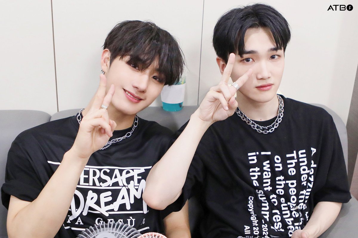 ATBOSPAIN's tweet photo. [📸] 220925 

ATBO DEBUT ALBUM [The Beginning : 開花] Detrás de escenas 🚤

UNIT

#ATBO #에이티비오
#TheBeginning_開花
#Monochrome_Color
#Monochrome ➫ #Color https://t.co/LXTg7jKxOy