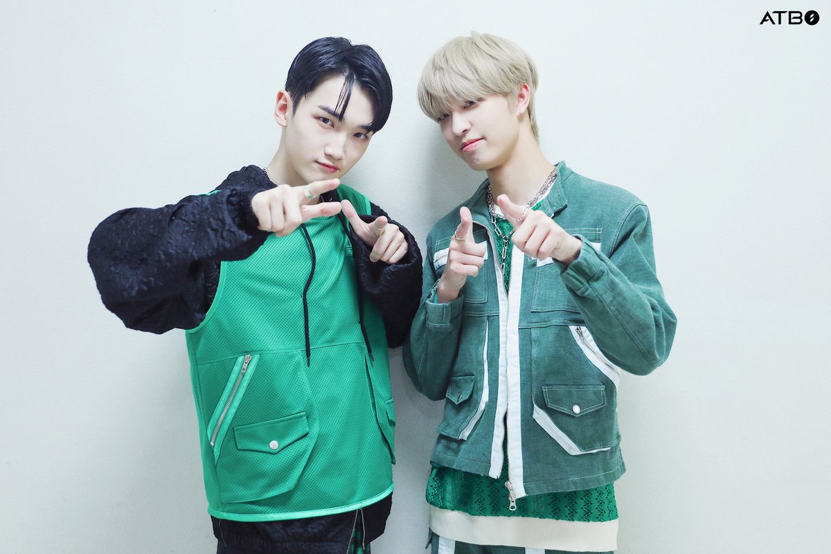 ATBOSPAIN's tweet photo. [📸] 220925 

ATBO DEBUT ALBUM [The Beginning : 開花] Detrás de escenas 🚤

UNIT

#ATBO #에이티비오
#TheBeginning_開花
#Monochrome_Color
#Monochrome ➫ #Color https://t.co/LXTg7jKxOy