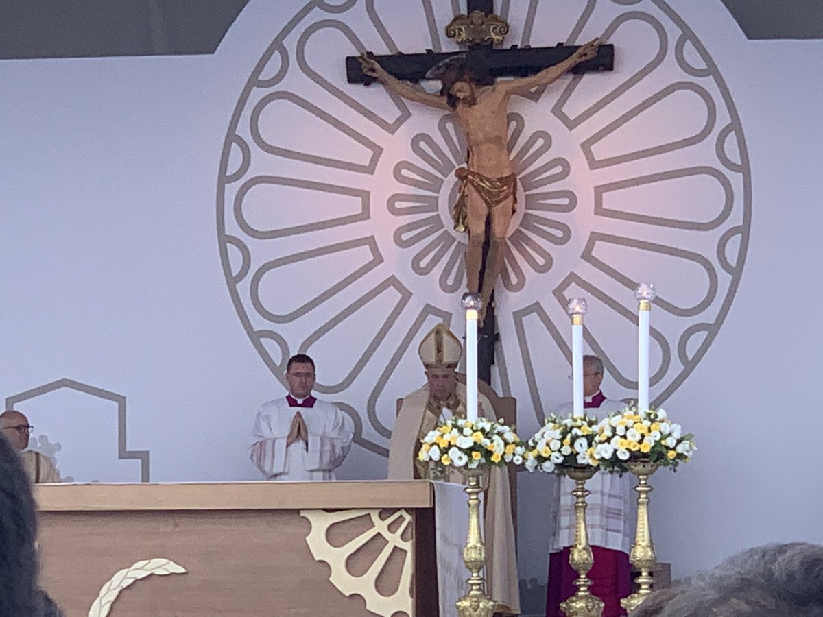 PDimatteo8's tweet photo. "Torniamo al gusto del pane. Per una Chiesa eucaristica e sinodale”
Papa Francesco a Matera | Giornata conclusiva del XXVII Congresso Eucaristico Nazionale.

#PapaFrancesco
#Matera
@Rotondella500 https://t.co/piQBKPlN6q