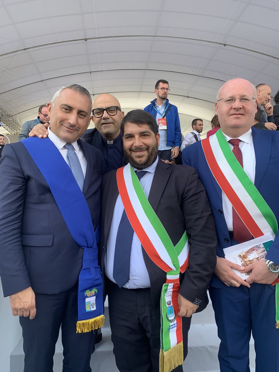 PDimatteo8's tweet photo. "Torniamo al gusto del pane. Per una Chiesa eucaristica e sinodale”
Papa Francesco a Matera | Giornata conclusiva del XXVII Congresso Eucaristico Nazionale.

#PapaFrancesco
#Matera
@Rotondella500 https://t.co/piQBKPlN6q