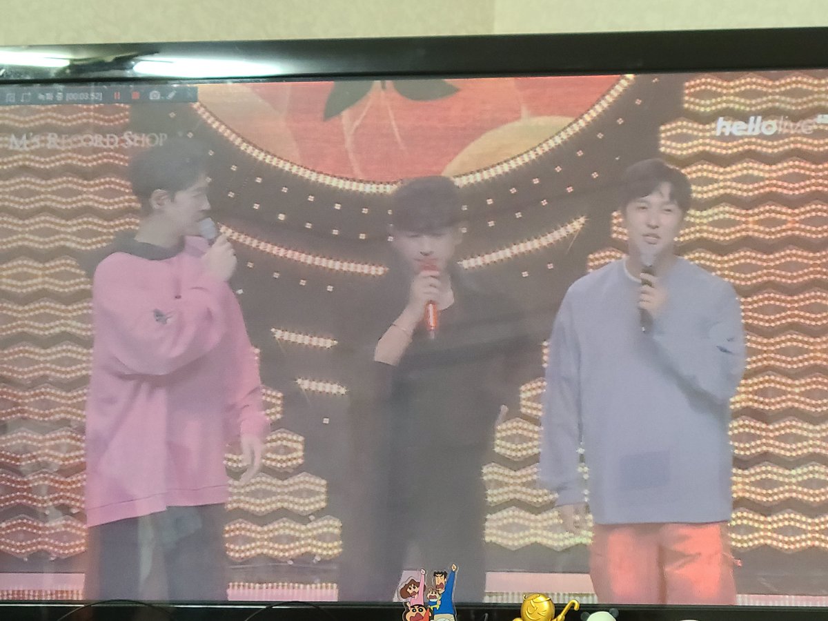 sc_hanah's tweet photo. 막공 못 간 사람 RT해주세요

진짜 막공 캠퍼스 부수고라도 들어갔어야했다 https://t.co/SBbBezXAwU