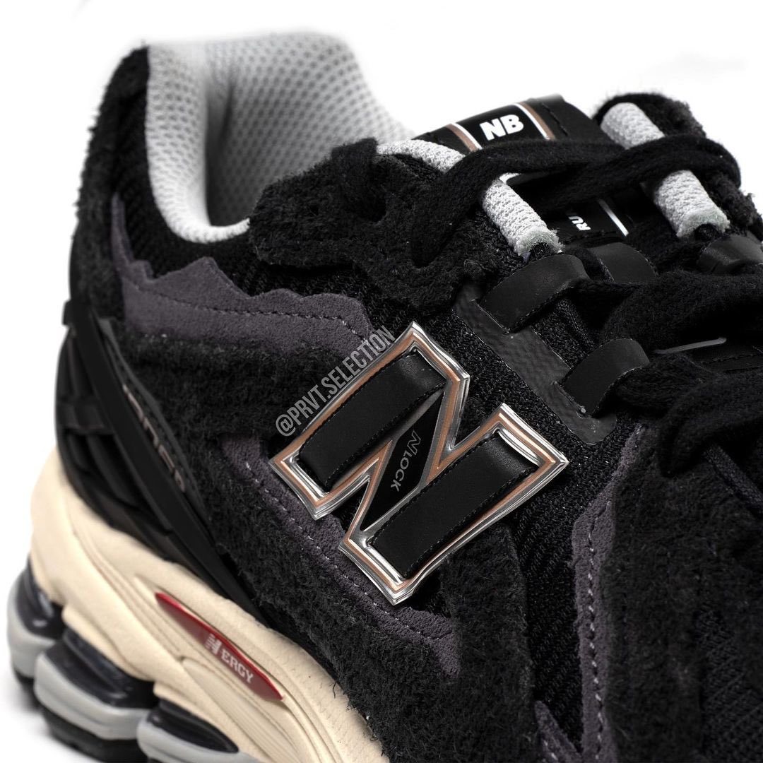 Sneakerologue's tweet photo. Nouvelles images de la New Balance 1906 Protection Pack “Black” ! https://t.co/lYYFTzsnkr