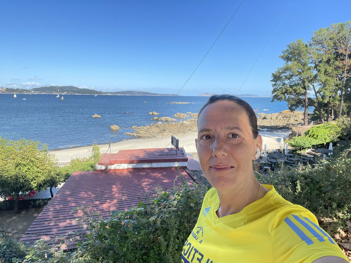 irialagaron's tweet photo. Cuando la cabeza quiere, las piernas van solas!
Tirada de 26 kilómetros en un domingo donde @EliudKipchoge batió el récord del mundo de maratón en @berlinmarathon.
4️⃣2️⃣ días para @nycmarathon
#RunIriaRun #AthleticsFisioterapiaSanLázaro #NikeAlphafly https://t.co/E3qUplwa96